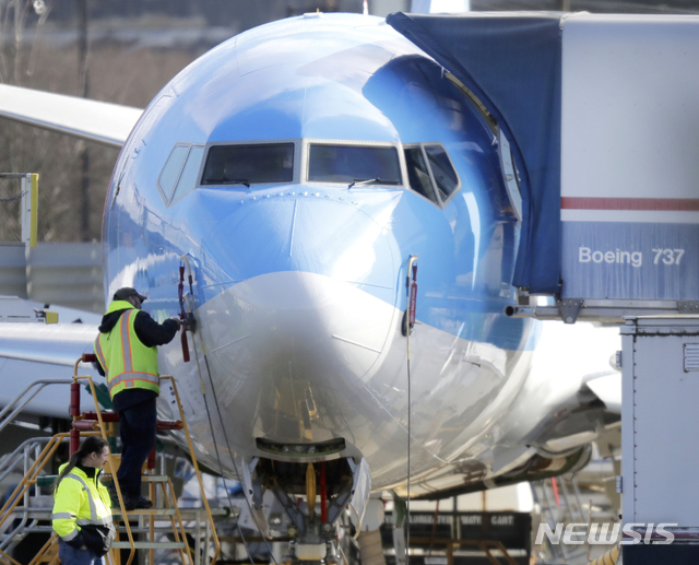 보잉CEO, 추락한 737맥스기종 조종실 경보장치 오류 인정