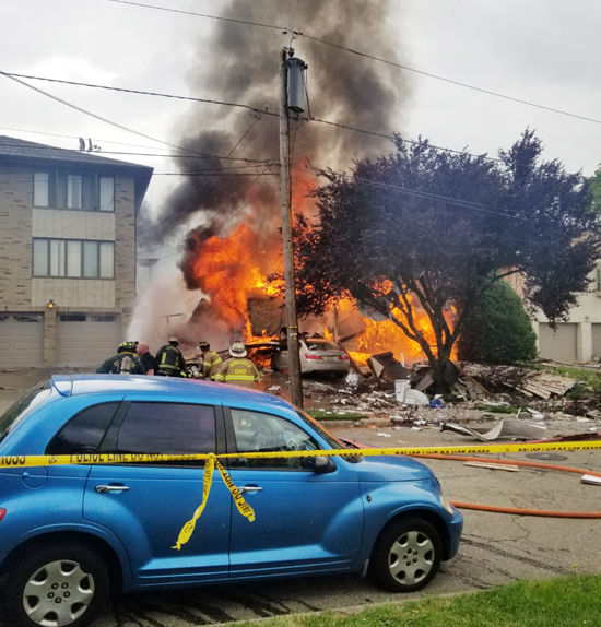 릿지필드 주택서 가스폭발 붕괴·전소