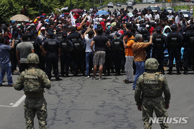 멕시코, ‘이주민 저지’ 美압박에 병력 1만5000명 국경 배치