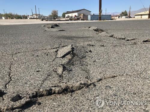 캘리포니아 남부에 규모 5.4 여진… “더 강한 지진 가능성”