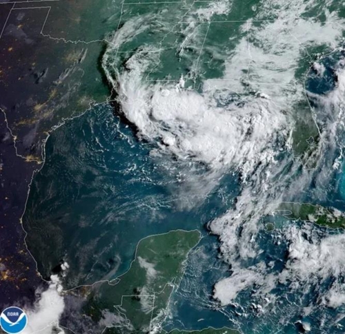 허리케인급 열대성 폭풍 북상에 뉴올리언스 주민 1만명 대피령