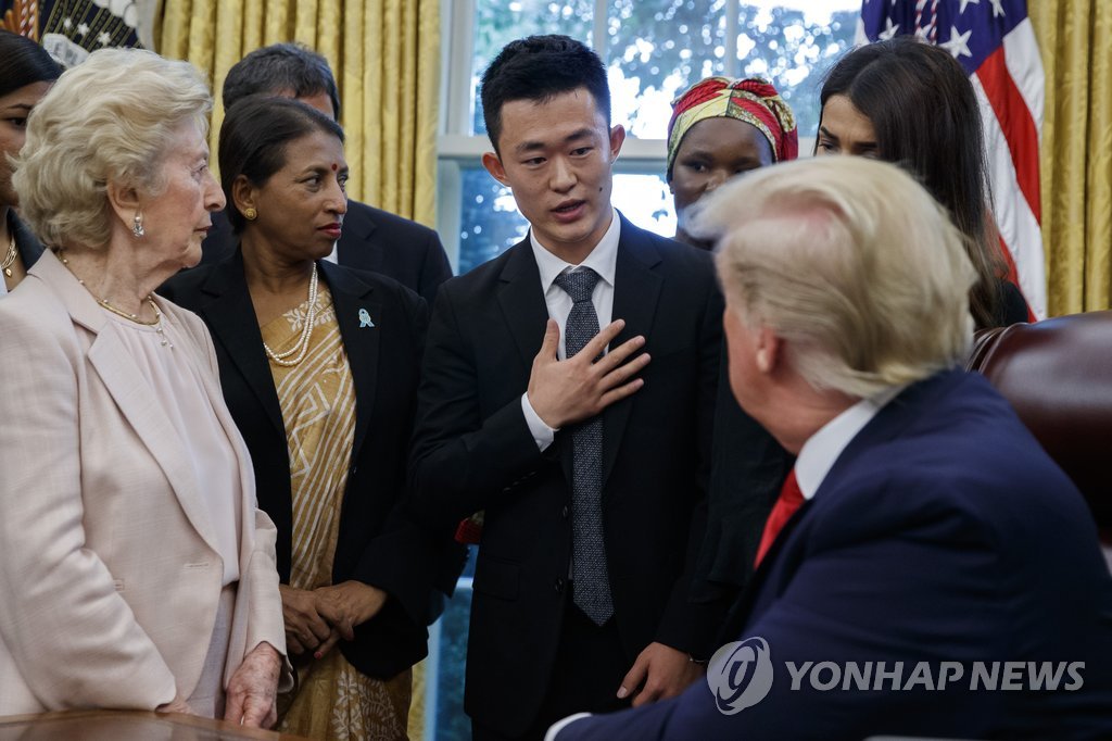 탈북자 백악관에 초청한 트럼프“‘종교의자유’ 문제 제기하겠다”