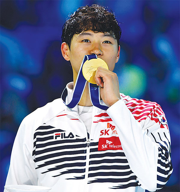 오상욱, 펜싱 남자 사브르 우승…  세계 1위 등극