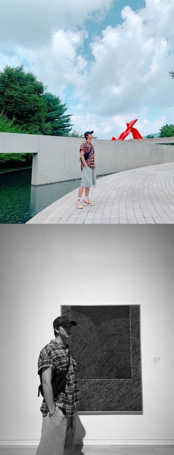 방탄소년단 RM, 미술관 나들이 휴가 근황 ‘감성 폭발’