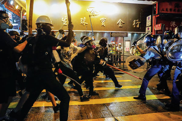 홍콩 시위 또 극렬 충돌…실탄 발사까지