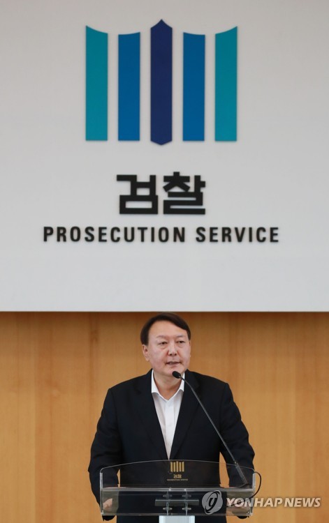 법무부, ‘윤석열 배제 수사팀’ 제안… “尹총장 바로 거절”
