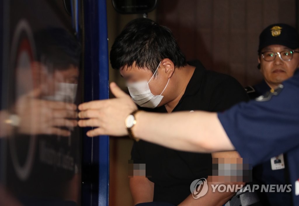 ‘가족펀드 의혹’ 조국 5촌조카 구속…검찰 수사 탄력