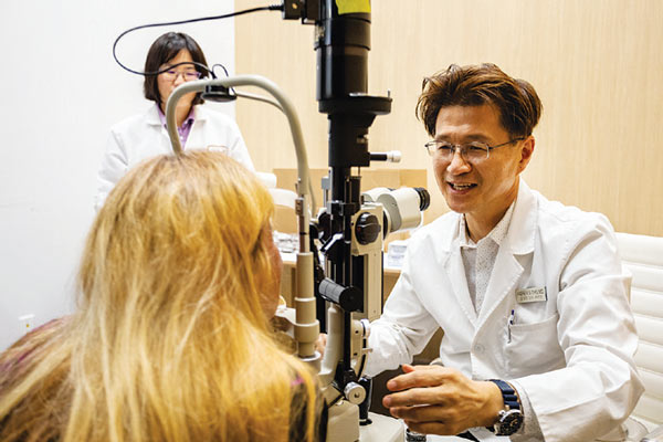 저소득층 55명 무료 눈 검사·환자 치료