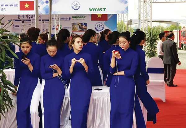 “페이스북 타도” 토종 SNS<소셜네트웍서비스> 개발에 열 올리는 베트남