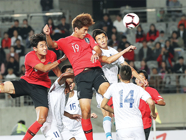 한국 U-22 축구대표팀 1차 평가전 - ‘골!골!골!’… 김학범호, 우즈벡에 3-1 역전승