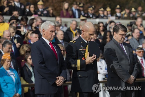 펜스, 한국전 참전 부친 회고하며 “돌아오지 못한 자들이 영웅”