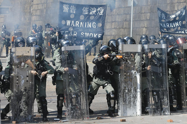 ‘전쟁터’ 홍콩시위…주말에도 격렬한 충돌