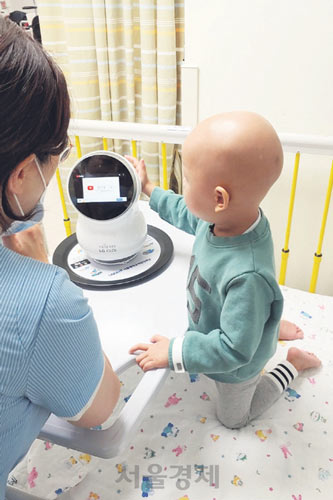 “어린이 환자에게 웃음을” AI 로봇 선물한 LG전자
