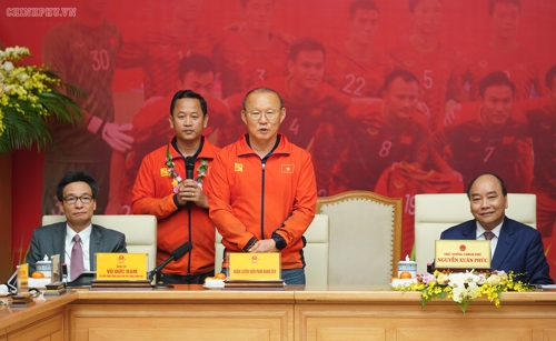 박항서 “베트남 정신으로 우승”…베트남 총리 “국가발전에 기여”