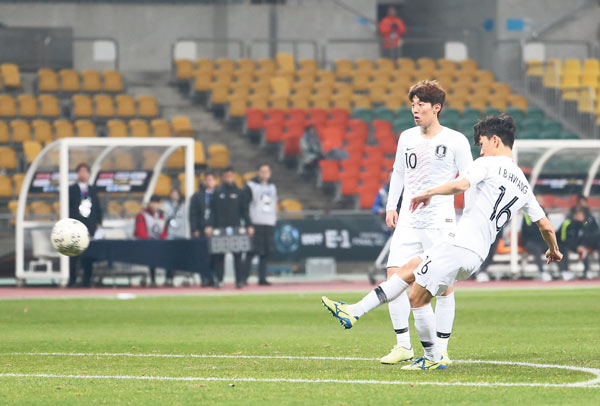 한국,‘밀집수비’ 홍콩에 2-0 진땀승