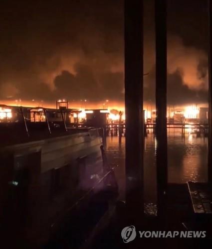 앨라배마주 테네시강 보트 선착장 대형화재로 8명 사망
