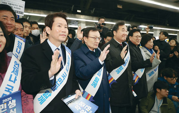 총선목표 민주당 “제1당” 한국당 “101석+”