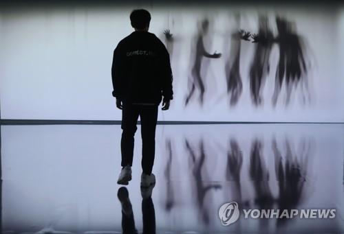 ‘BTS 현대미술’ 서울 전시도 개막… “긍정 메시지 공유”