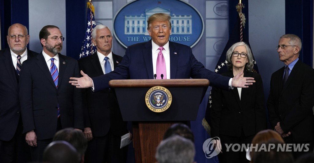 트럼프, 한국 등 입국제한 “적절한때 할수 있지만 지금은 아냐”