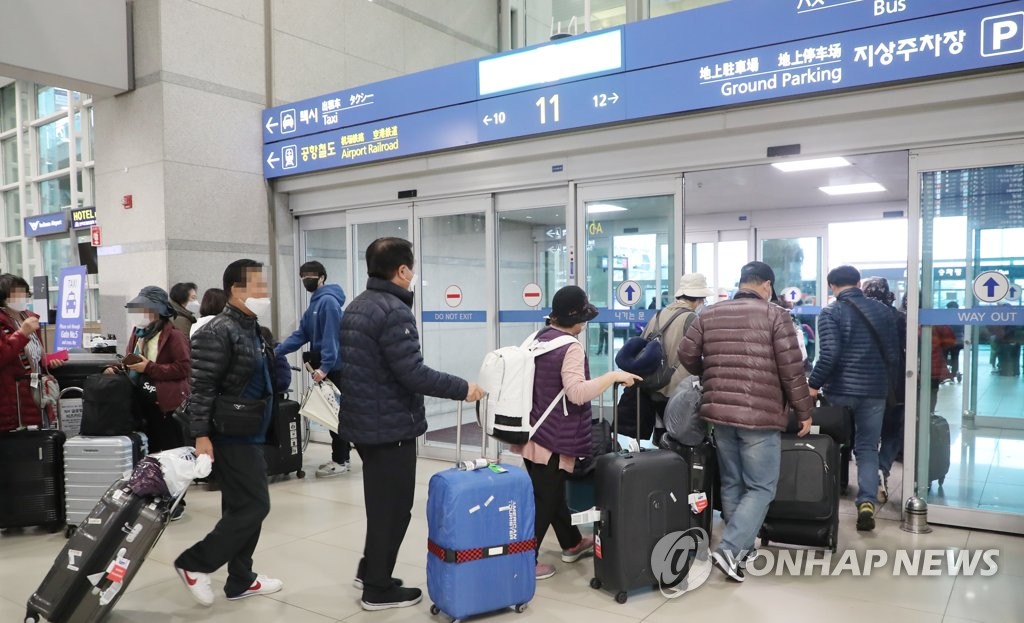 ‘세계 3분의1’ 65개국서 한국인 입국제한…정부 총력에도 급증세