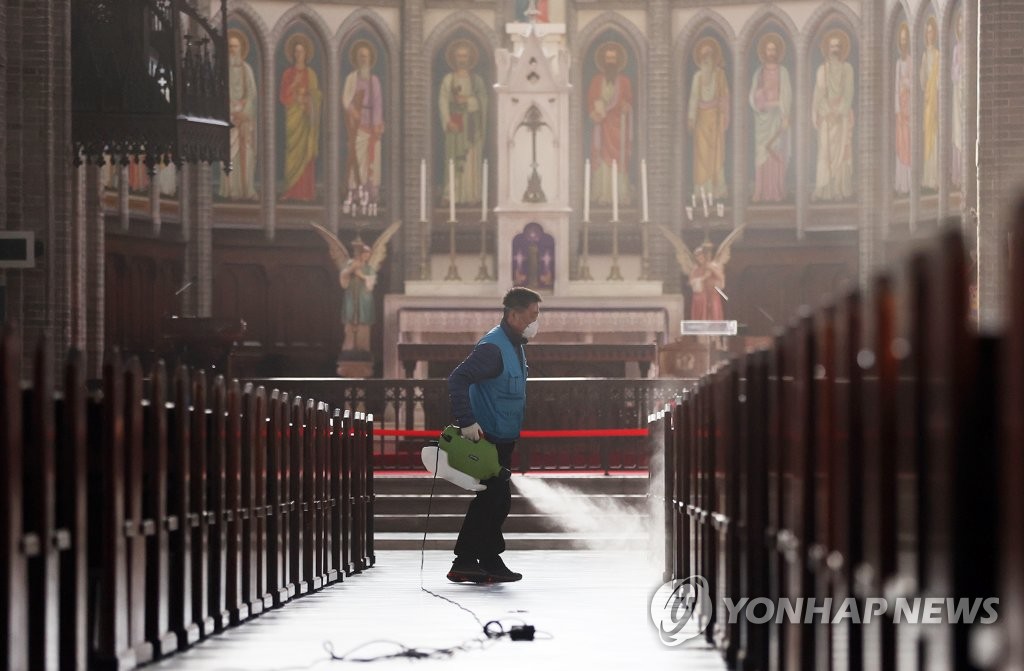성당도 법당도 예배당도…대한민국 종교가 멈추다