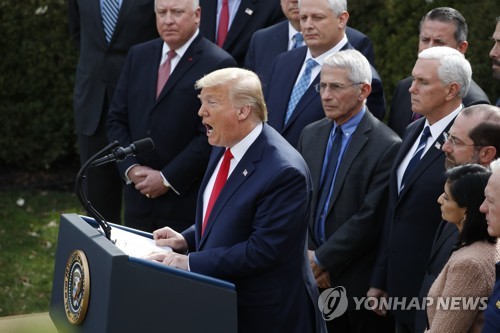 시큰둥하던 트럼프, 확진자 속출하자 한국식 드라이브스루에 SOS