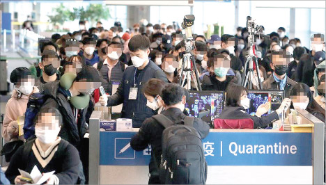 “나, 한국으로 돌아갈래” 러시… 한국행 비행기 티켓값 폭등