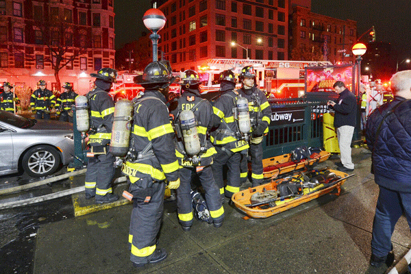 뉴욕시 지하철 화재 1명 사망·17명 부상