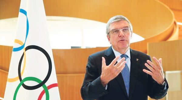 바흐 IOC 위원장 “도쿄올림픽 재연기 없다”