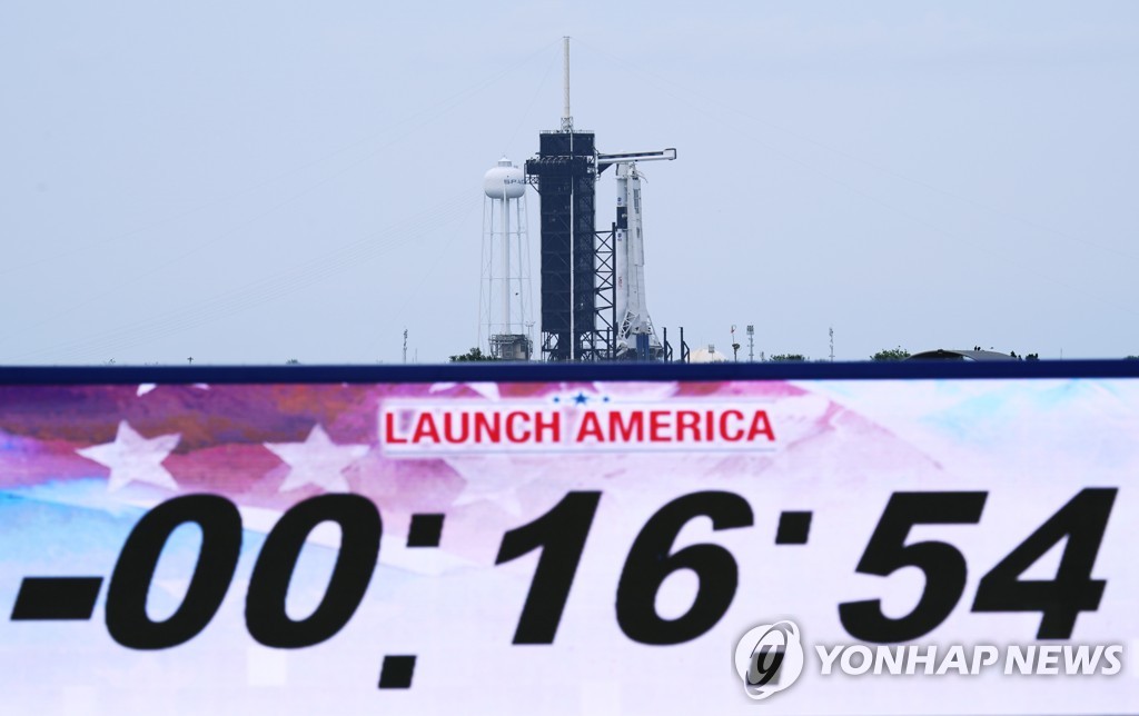 16분 54초 남겨놓고…9년만의 미 유인우주선 발사 연기