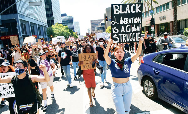 타운서도 흑인사망 항의 첫 시위 열려