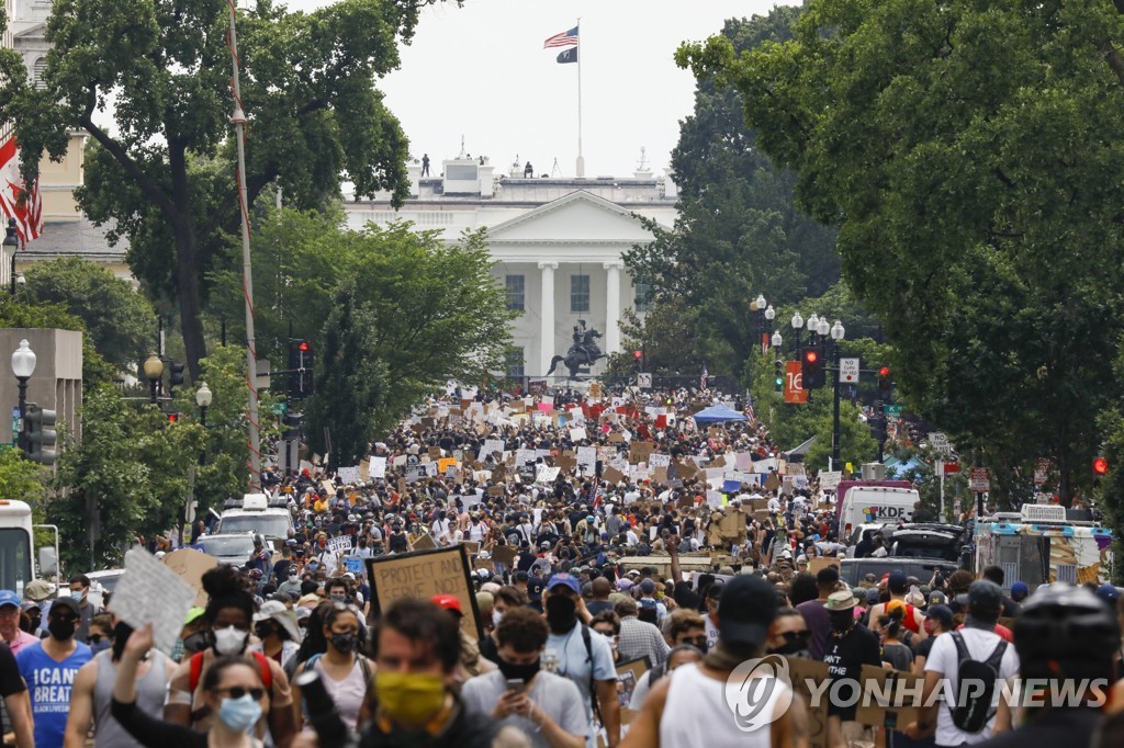 주말 미국 전역서 대규모 평화 시위… “거리 축제 분위기”