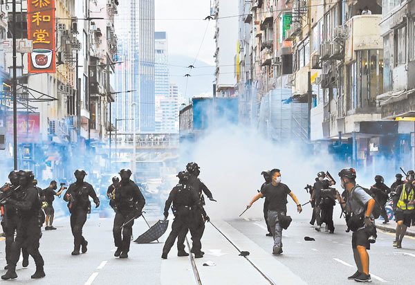 “중화인민공화국 우선”에 홍콩이 무너져 간다