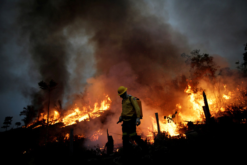 캘리포니아 번개로 20여곳 대형산불…폭염과 만나 급속 확산