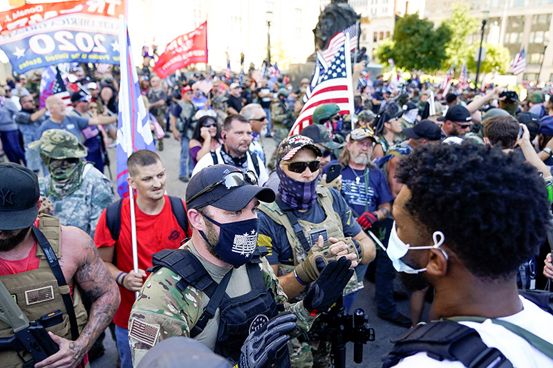 “마스크도 싫고, BLM도 싫고”…미국 민병대, 친트럼프화 가속
