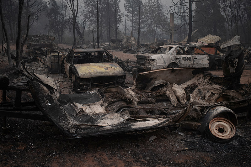 서부 대형산불로 사망자 17명…남한 면적 20% 규모 불타
