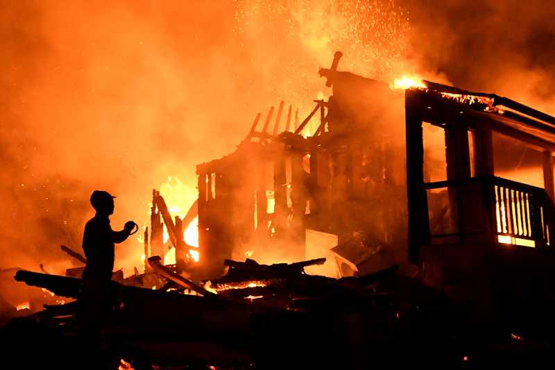캘리포니아 또 산불…주민 수천명 대피·유명 와이너리 불타