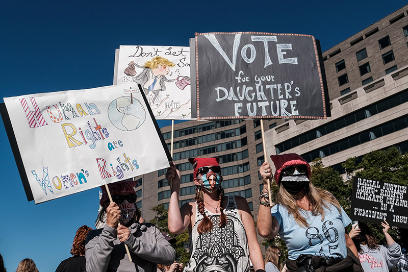 전역서 ‘트럼프 반대’ 여성 행진…”투표로 갈아엎자”