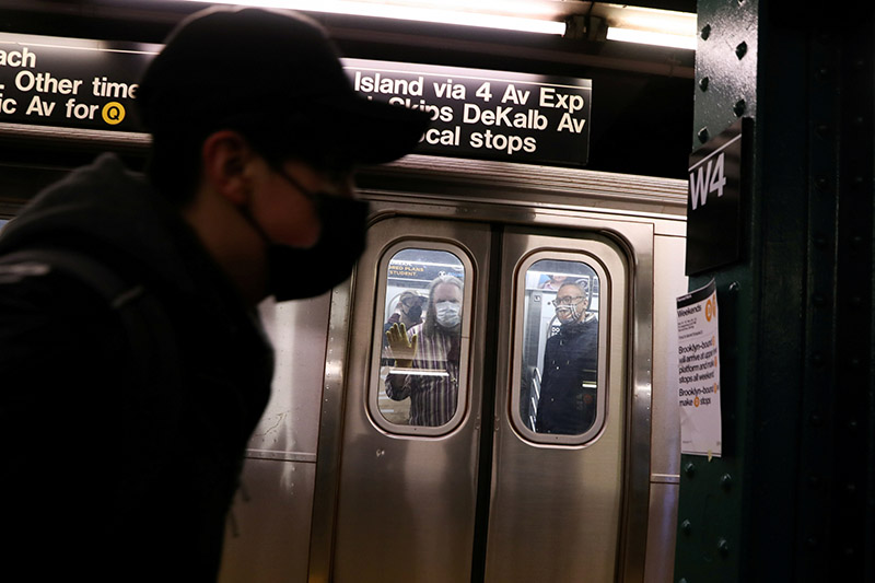 범죄 부르는 텅 빈 열차…뉴욕 지하철 강력범죄↑