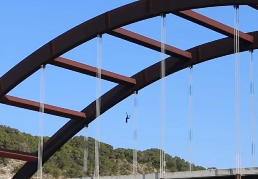 60m 다리 위에서 점프한 미국 유튜버 두개골 골절
