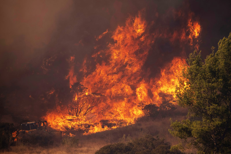시속 113㎞ ‘악마의 바람’에 캘리포니아 남부 또 산불
