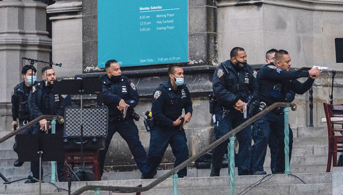 뉴욕 성당 총격테러, 용의자 현장서 사살