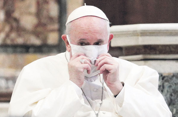 교황, 봉쇄 피해 해외여행자에 ‘배려 없다’ 비판