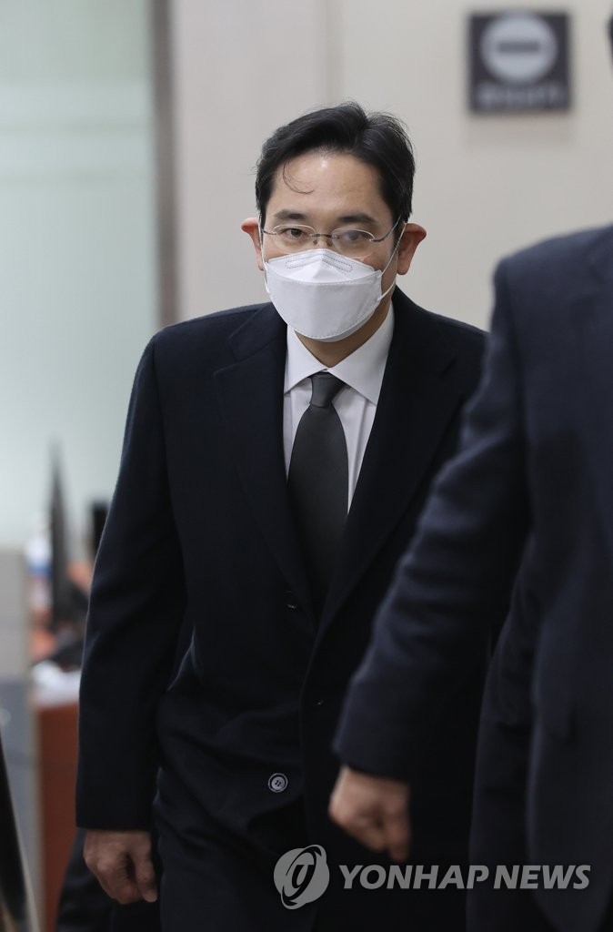 이재용, 국정농단 파기환송심서 징역 2년6개월…법정구속