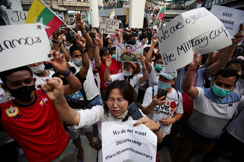 “즉각 복귀·코로나 확산” 압박에도 미얀마 연일 쿠데타 규탄시위