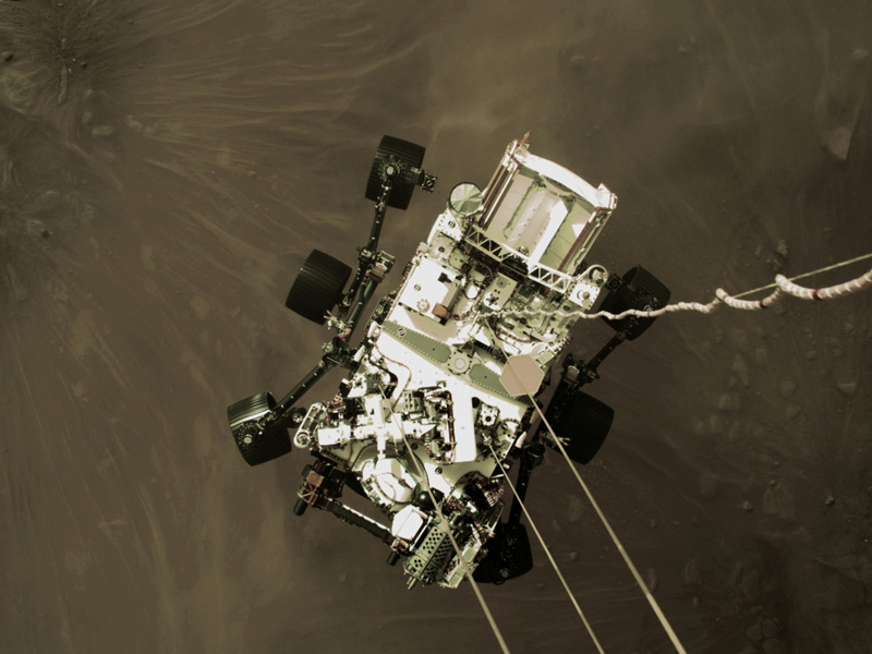 탐사로버 화성 착륙 2m 전 ‘찰칵’…피어오르는 먼지도 담겨
