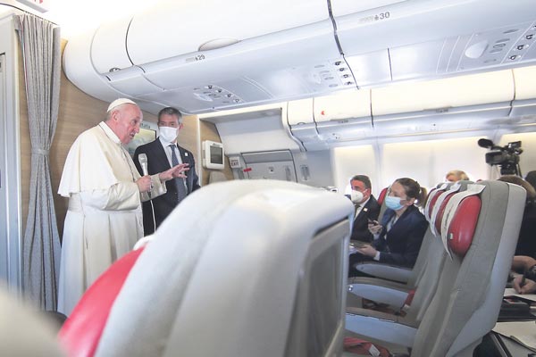 역사적 이라크 방문 마친 프란치스코 교황