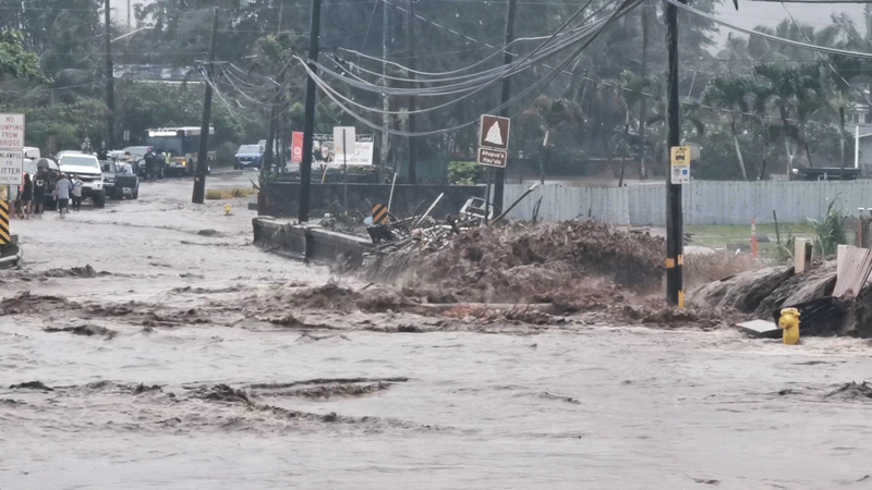 하와이, 홍수 비상사태 선포…댐 붕괴 우려에 주민 대피령