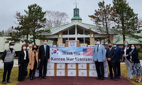 장원삼 총영사, 먼로팍 보훈병원 한국전 참전용사들에 마스크 기증
