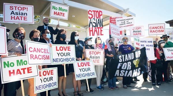 ‘한인 유가족에 증오 편지’ 규탄 시위